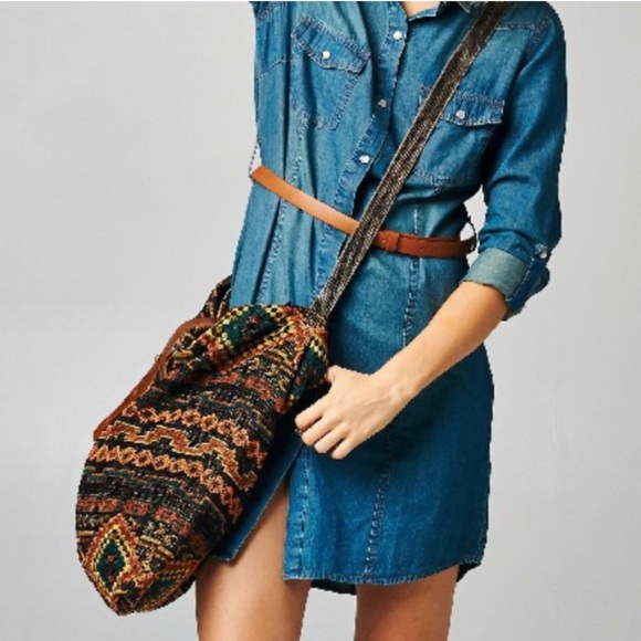 Woven Crossbody Shoulder Bag - Picture 3 of 10